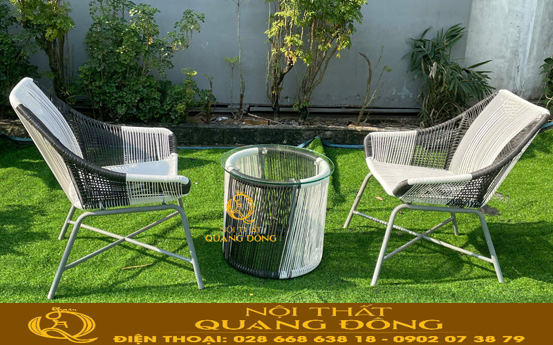 Sử dụng sợi mây nhựa tròn cao cấp đan tổng thể chiếc ghế và bàn QD-386