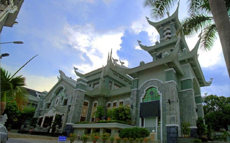 nhà thờ ba chuông là một trong những điểm đến lý tưởng dành cho dịp lễ noel