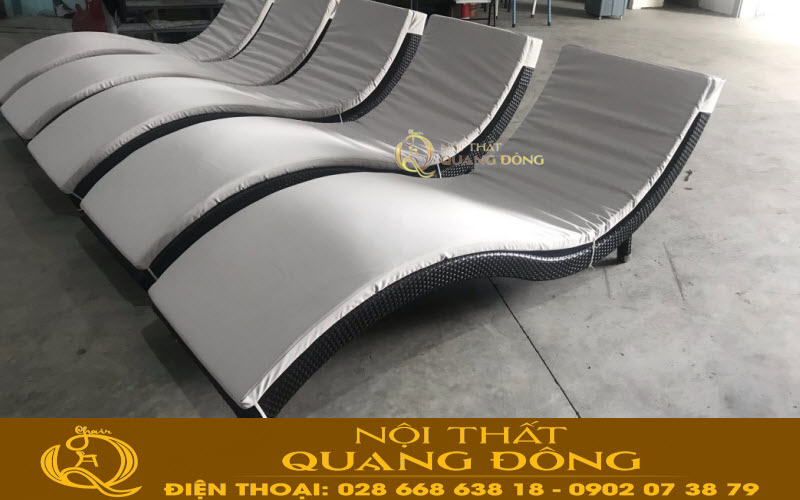 Mẫu ghế nằm hồ bơi QD-576 màu đen mà Nội Thất Quang Đông sản xuất theo yêu cầu hotel les cham Nha Trang