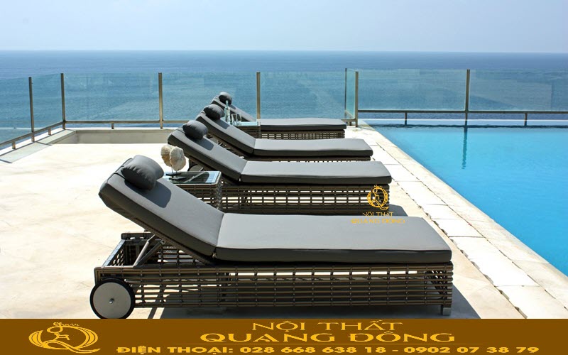 Ghế hồ bơi sử dụng khung nhôm, kết hợp sợi mây nhựa đan thủ công tỉ mỉ Ghế tắm nắng nhựa mây được sản xuất tại Nội Thất Quang Đông