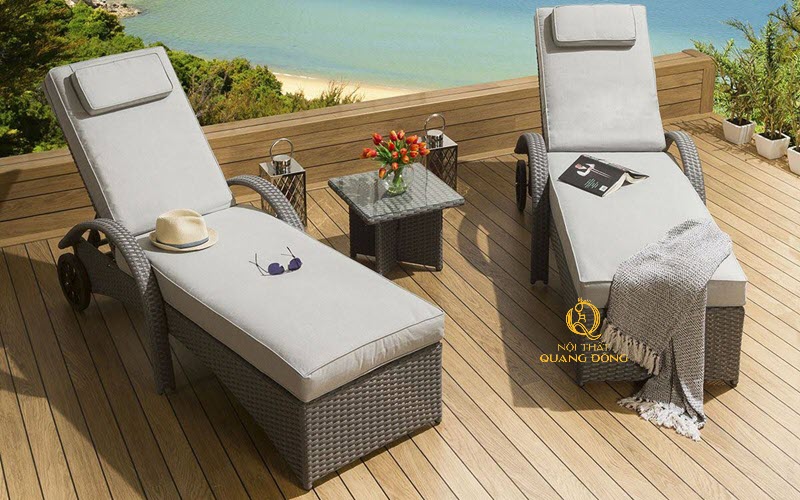 Ghế tắm nắng mây nhựa thiết kế tay vịn chắc chắn, sang trọng