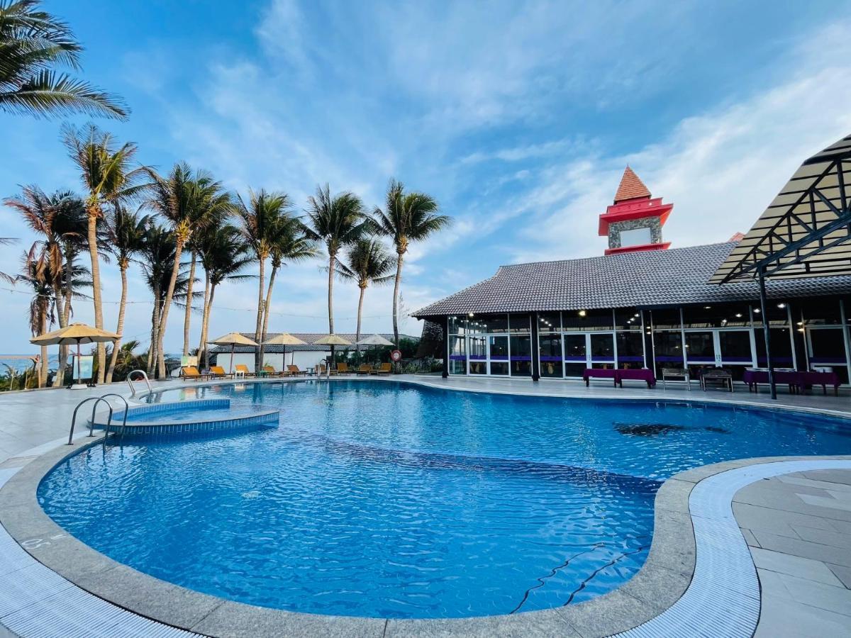 Khách sạn TTC Phan Thiết mang thiết kế đẹp và dịch vụ tiện ích Khách sạn TTC Phan Thiết có hồ bơi hướng biển xanh mát