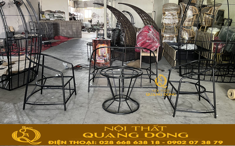 Khung kim loại sơn tĩnh điện bền bỉ dưới mọi điều kiện thời tiết