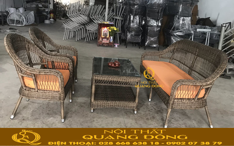 Kiểu dáng thanh gọn, màu sắc tối giản đem lại sự mộc mạc gần gũi Bộ sofa mây nhựa QD-601 được đan từ sợi mây nhựa bản tròn cao cấp
